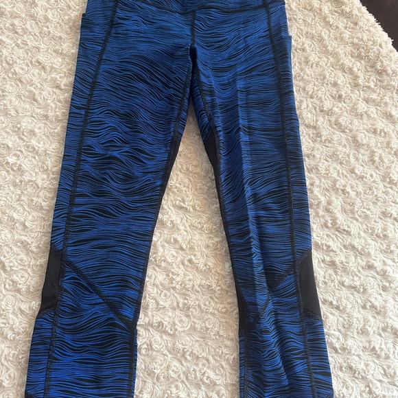 Lulu lemon leggings 12” X 22” size XS red and blue - Picture 2 of 16